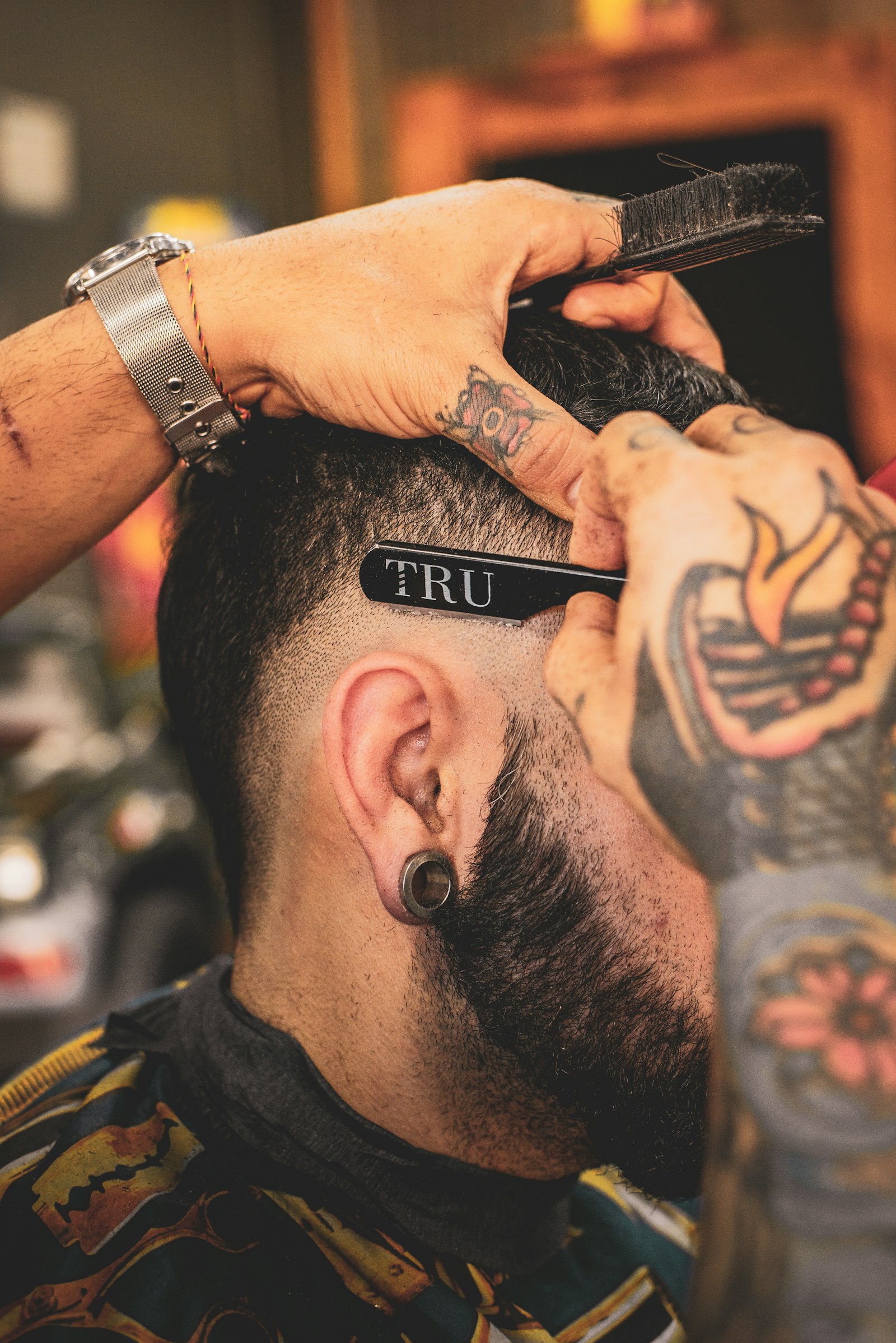 Professional barbershop haircut service with classic business styling